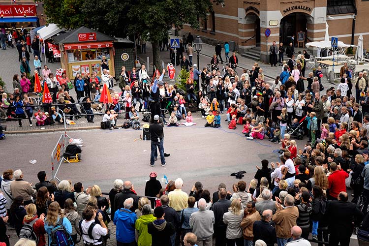 Street performance small